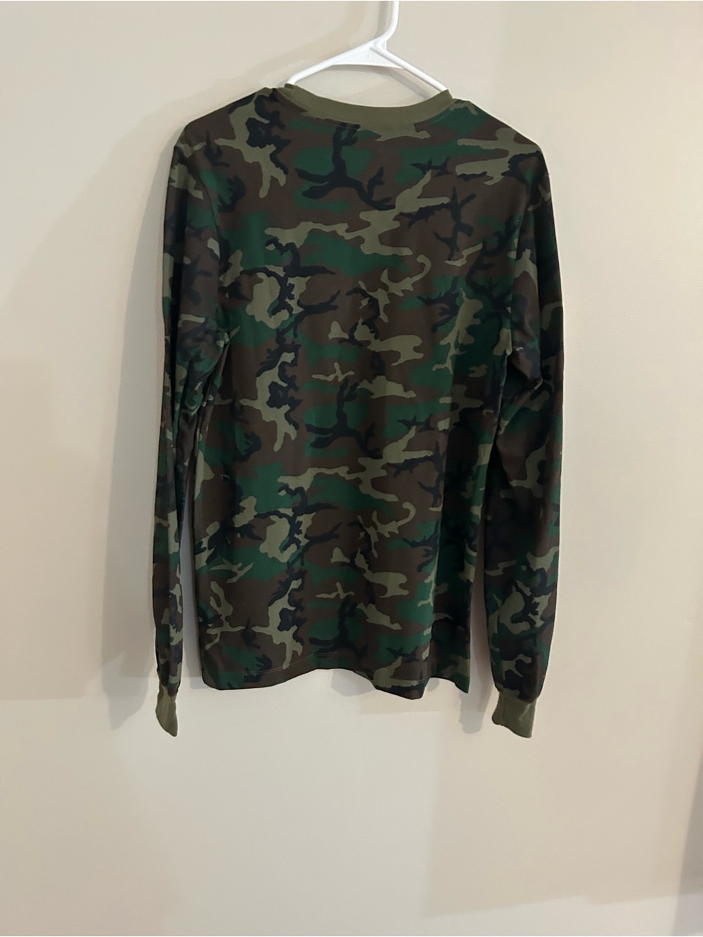 University of VA Nike Dri Fit Olive & Dark Green Camo Long-Sleeve Tee - Picture 3 of 6